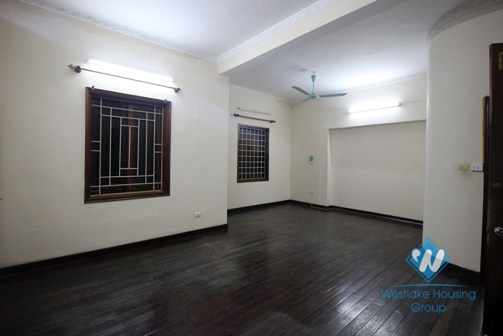 Commodious and unfurnished house for rent in Nghi Tam, Ha Noi